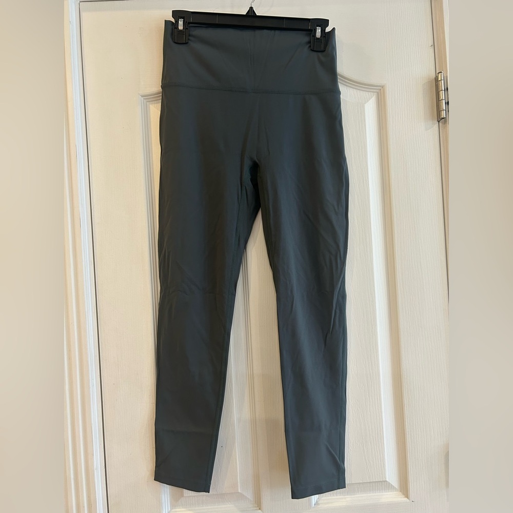 Savvi Olive Activewear Leggings – Size L – Great Condition